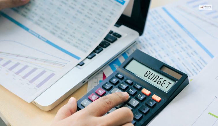 How A Budgeting Tool Can Help You Manage Expenses